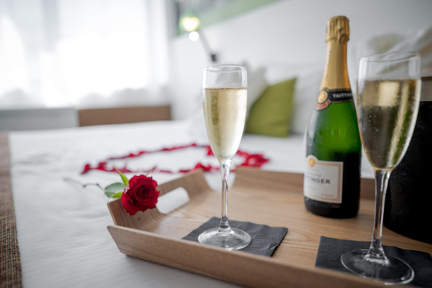 Room service | Best Western Plus Central Park La Rochelle